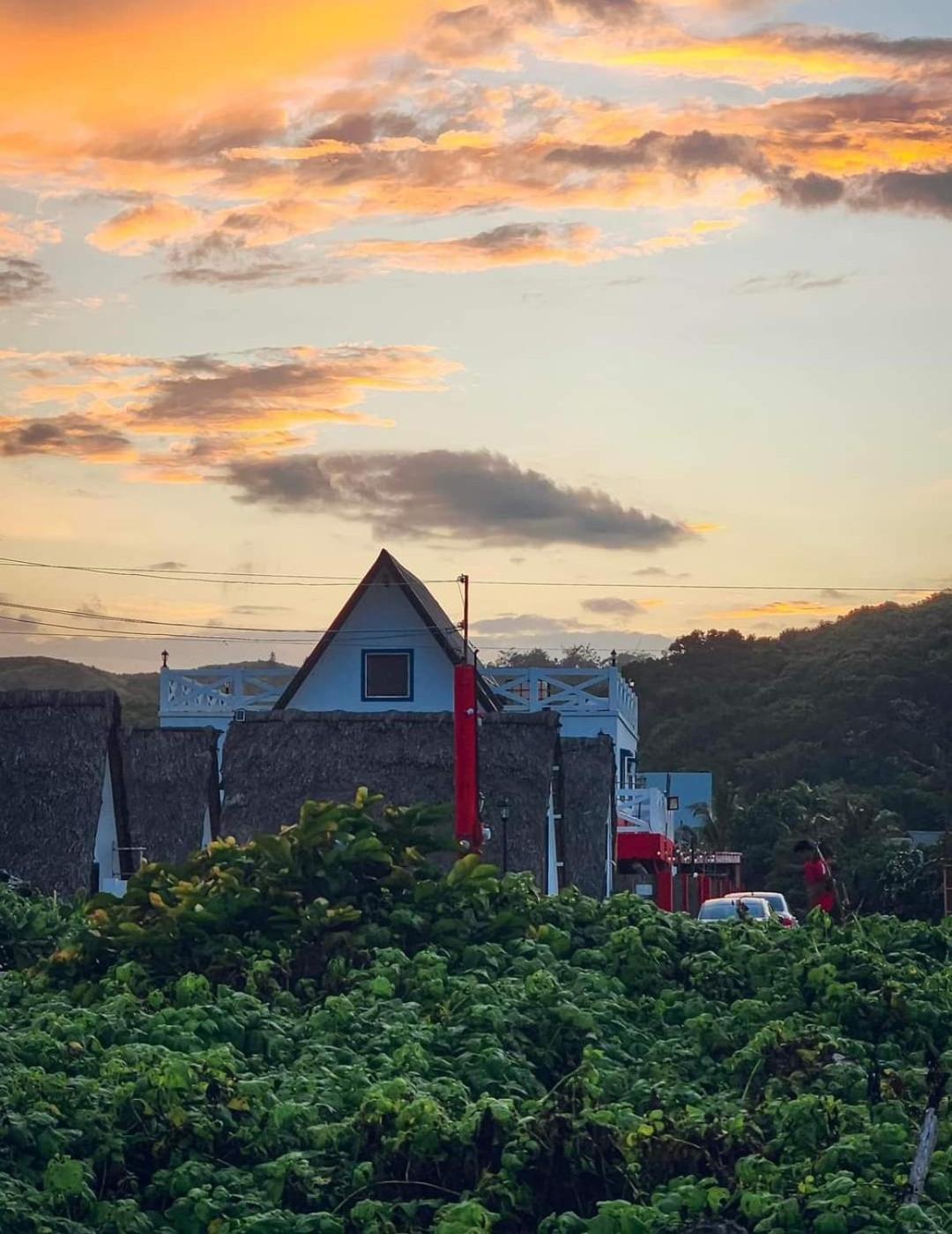 Triangle Huts Hotel Pagudpud Exterior foto